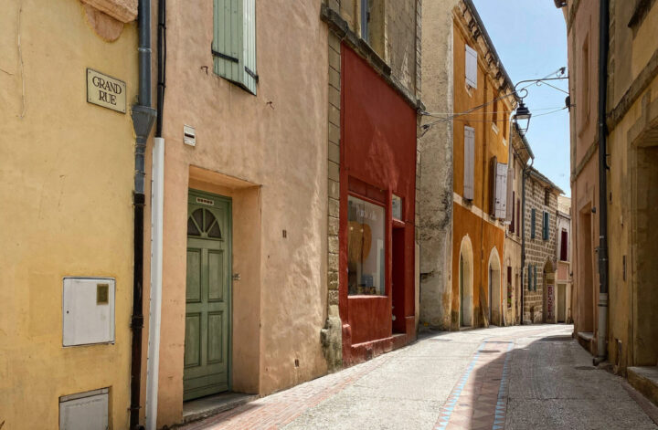 St Quentin de la Poterie street style, a warm palette and tiles for Aries season